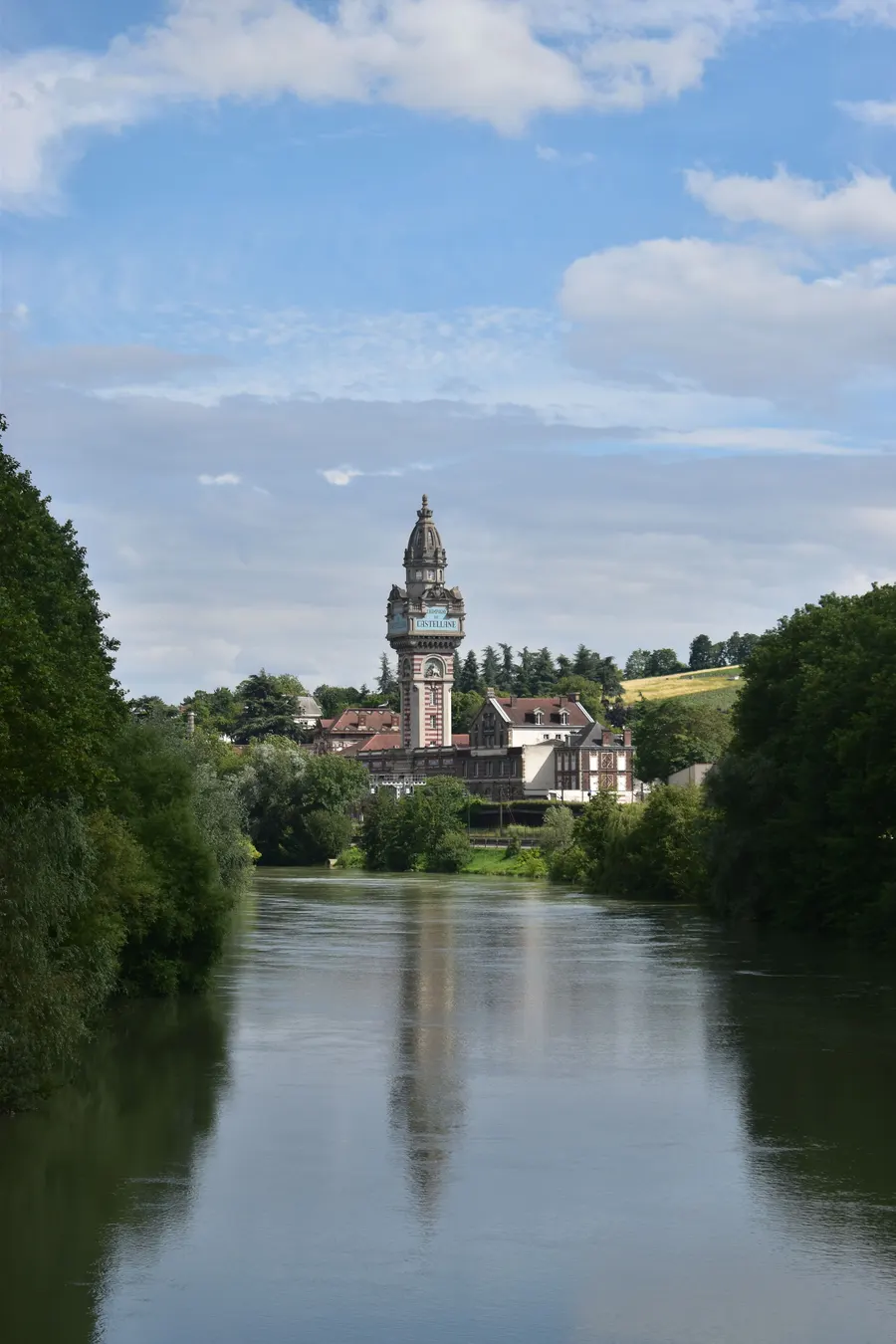 avenue de Champagne à Épernay bordée de maisons historiques
